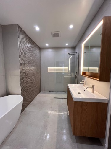 Bathroom - 6439 Av. Des Érables, Montréal (Rosemont/La Petite-Patrie), QC - Indoor Photo Showing Bathroom