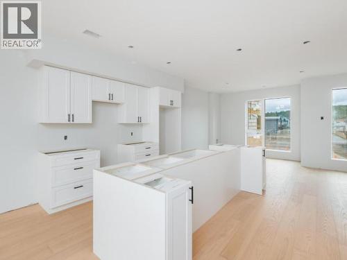 1-244 Witch Hazel Drive, Whitehorse, YT - Indoor Photo Showing Kitchen