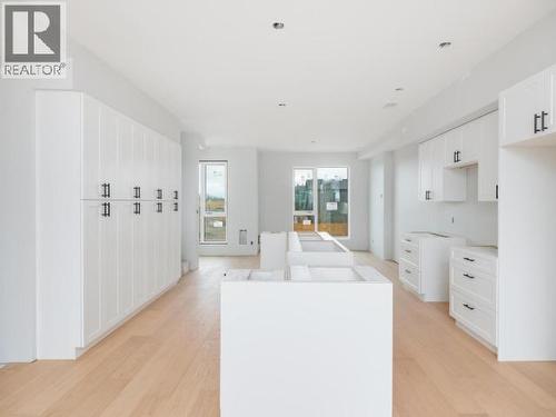 1-244 Witch Hazel Drive, Whitehorse, YT - Indoor Photo Showing Kitchen