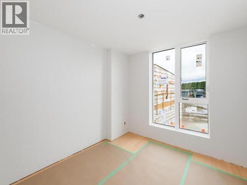 1-244 Witch Hazel Drive, Whitehorse, YT - Indoor Photo Showing Other Room