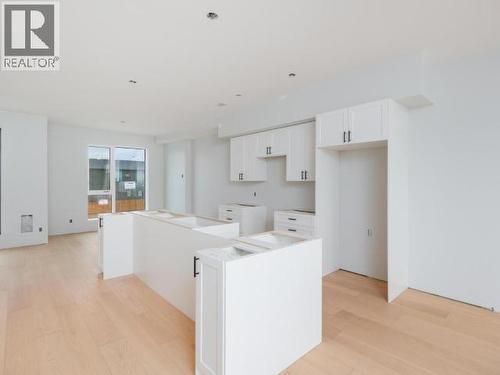 1-244 Witch Hazel Drive, Whitehorse, YT - Indoor Photo Showing Kitchen