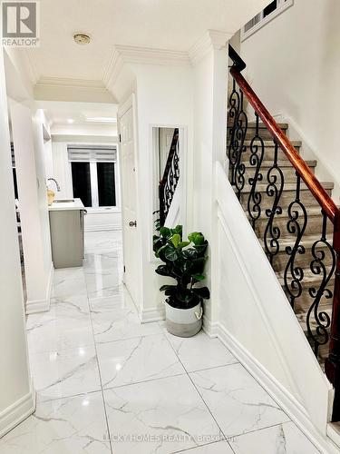 39 LAIDLAW DRIVE  Barrie, ON L4N 7S2