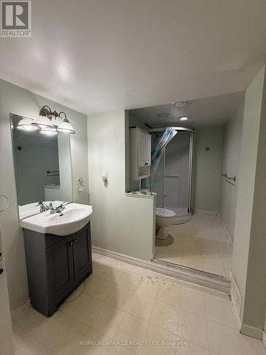 14 Hearthbridge Street, Kitchener, ON - Indoor Photo Showing Bathroom