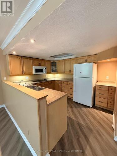 14 Hearthbridge Street, Kitchener, ON - Indoor Photo Showing Kitchen