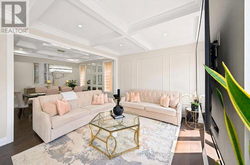 18 Boone Crescent, Vaughan, ON - Indoor Photo Showing Living Room