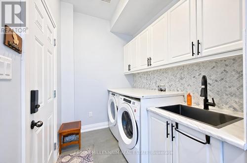 18 Boone Crescent, Vaughan, ON - Indoor Photo Showing Laundry Room