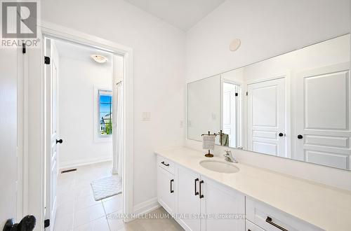 18 Boone Crescent, Vaughan, ON - Indoor Photo Showing Bathroom