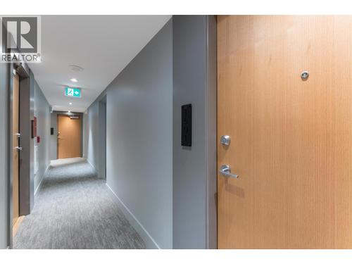 Hallway entrance - 1588 Ellis Street Unit# 1501, Kelowna, BC - Indoor Photo Showing Other Room