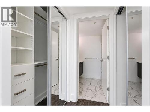 1588 Ellis Street Unit# 1501, Kelowna, BC - Indoor Photo Showing Other Room