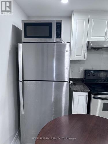 21 Donlamont Circle, Brampton, ON - Indoor Photo Showing Kitchen