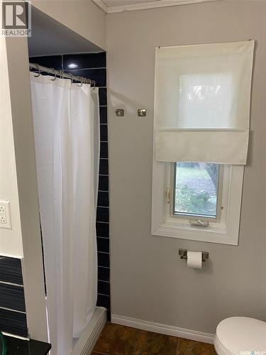 316 5Th Street W, Carlyle, SK - Indoor Photo Showing Bathroom