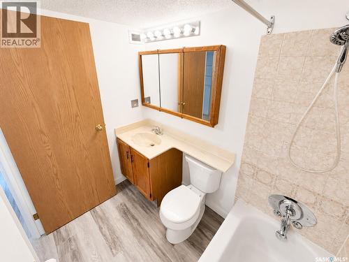 1401 430 5Th Avenue N, Saskatoon, SK - Indoor Photo Showing Bathroom