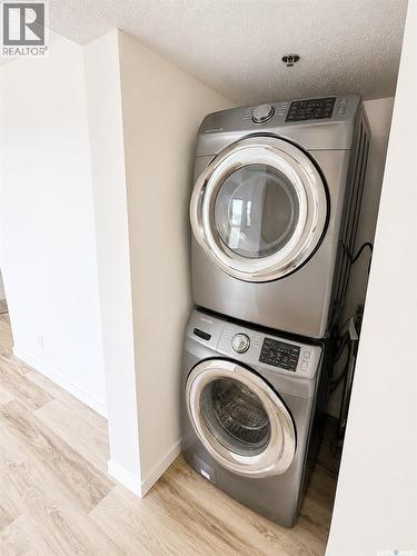 1401 430 5Th Avenue N, Saskatoon, SK - Indoor Photo Showing Laundry Room