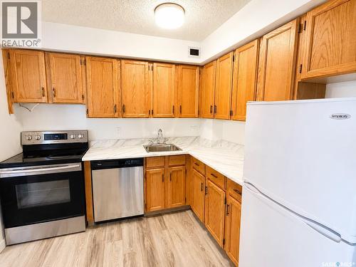 1401 430 5Th Avenue N, Saskatoon, SK - Indoor Photo Showing Kitchen