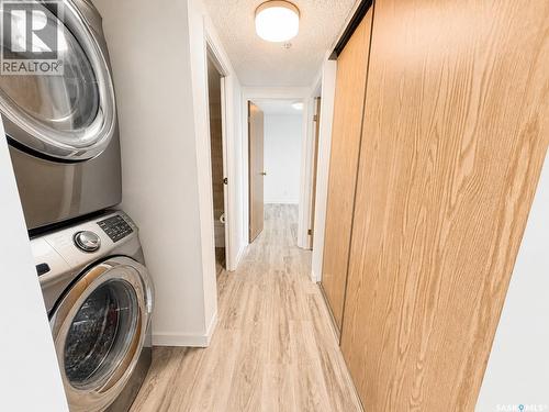 1401 430 5Th Avenue N, Saskatoon, SK - Indoor Photo Showing Laundry Room