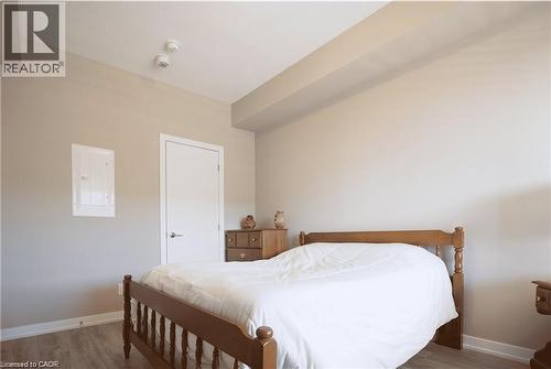 40 Esplanade Lane Unit# 402, Grimsby, ON - Indoor Photo Showing Bedroom