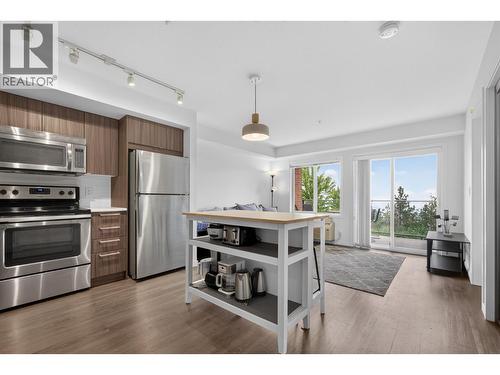 883 Academy Way Unit# 103, Kelowna, BC - Indoor Photo Showing Kitchen