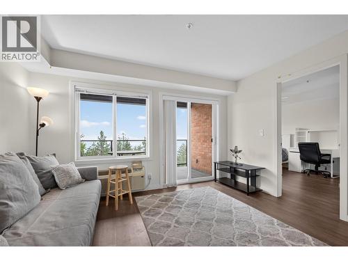 883 Academy Way Unit# 103, Kelowna, BC - Indoor Photo Showing Living Room