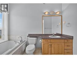 Primary en suite. - 