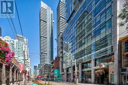 506 - 375 KING STREET W Toronto, ON M5V 1K1