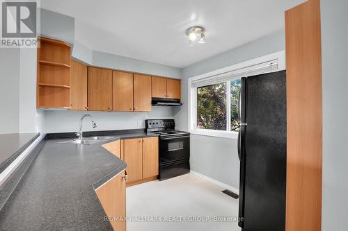 2912 Fairlea Crescent, Ottawa, ON - Indoor Photo Showing Kitchen