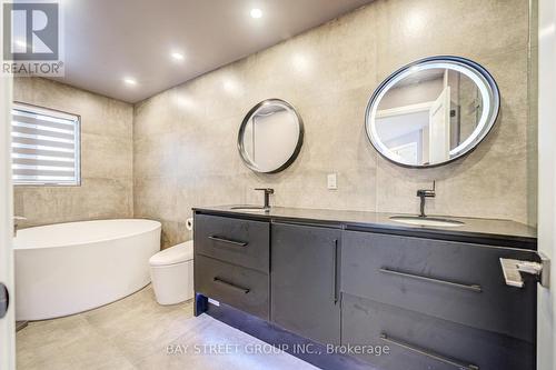 48 Coldstream Crescent, Richmond Hill, ON - Indoor Photo Showing Bathroom