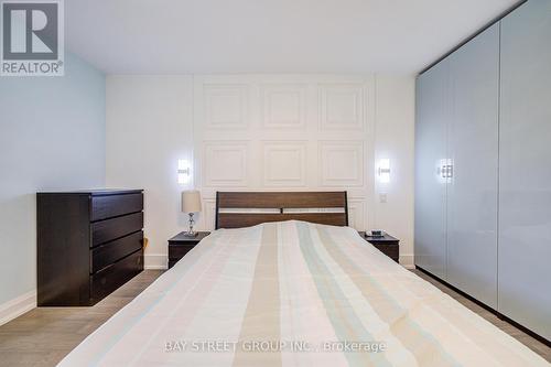 48 Coldstream Crescent, Richmond Hill, ON - Indoor Photo Showing Bedroom