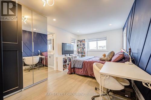 48 Coldstream Crescent, Richmond Hill, ON - Indoor Photo Showing Bedroom