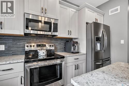 523 Redwood Crescent, Warman, SK - Indoor Photo Showing Kitchen With Stainless Steel Kitchen With Upgraded Kitchen