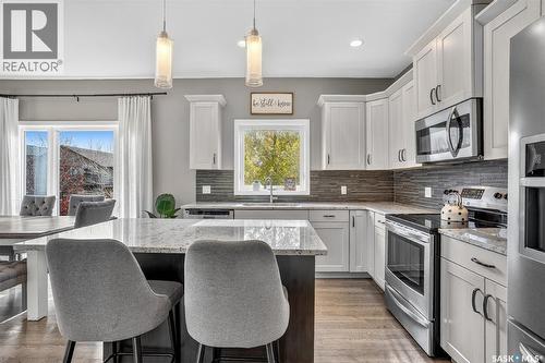 523 Redwood Crescent, Warman, SK - Indoor Photo Showing Kitchen With Stainless Steel Kitchen With Upgraded Kitchen