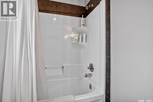 523 Redwood Crescent, Warman, SK - Indoor Photo Showing Bathroom