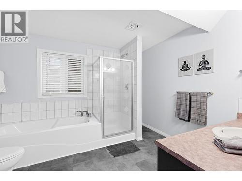 9315 Paradise Road, Kelowna, BC - Indoor Photo Showing Bathroom