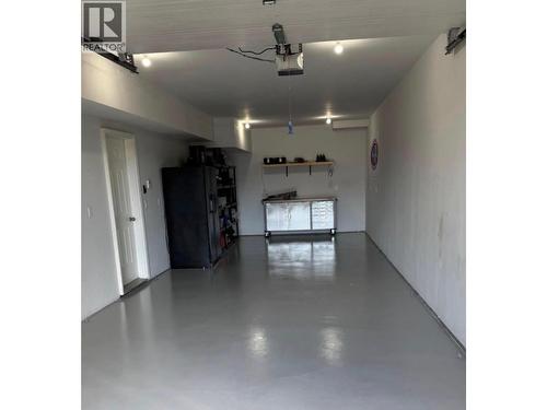 9315 Paradise Road, Kelowna, BC - Indoor Photo Showing Garage