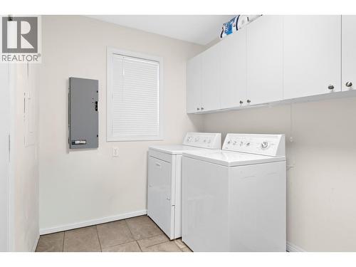 9315 Paradise Road, Kelowna, BC - Indoor Photo Showing Laundry Room