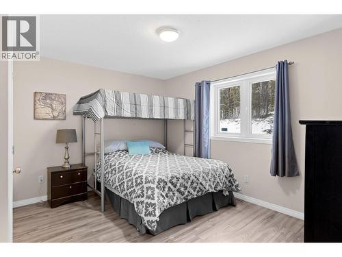 9315 Paradise Road, Kelowna, BC - Indoor Photo Showing Bedroom