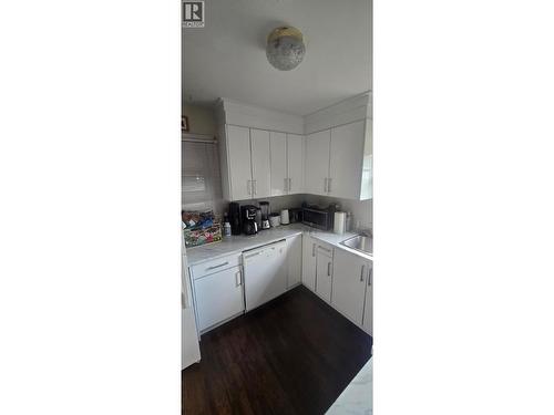 2038 Richter Street, Kelowna, BC - Indoor Photo Showing Kitchen