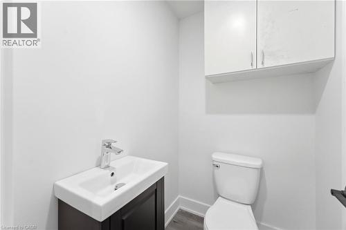 968 Main Street E, Hamilton, ON - Indoor Photo Showing Bathroom