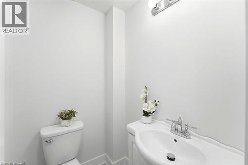 968 Main Street E, Hamilton, ON - Indoor Photo Showing Bathroom