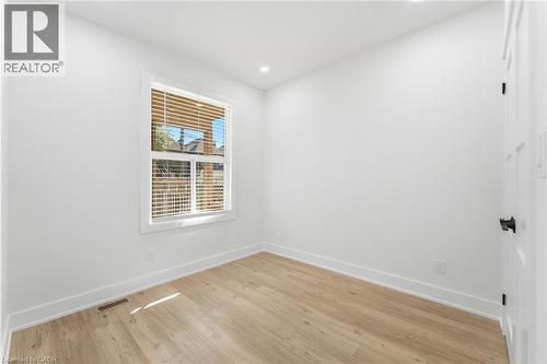 968 Main Street E, Hamilton, ON - Indoor Photo Showing Other Room