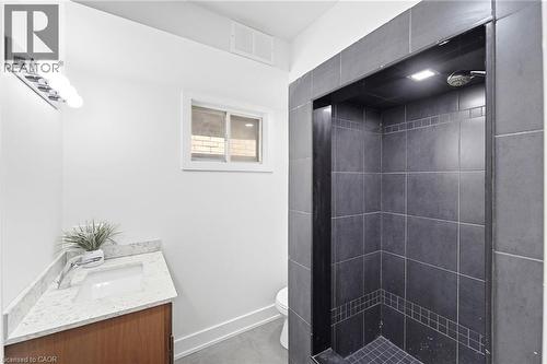 968 Main Street E, Hamilton, ON - Indoor Photo Showing Bathroom