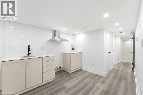 968 Main Street E, Hamilton, ON - Indoor Photo Showing Other Room