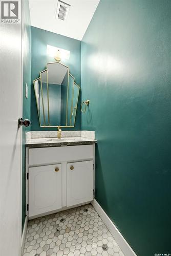 5136 10Th Avenue, Regina, SK - Indoor Photo Showing Bathroom