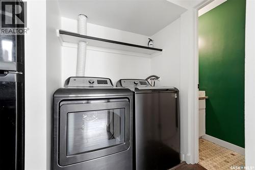 5136 10Th Avenue, Regina, SK - Indoor Photo Showing Laundry Room