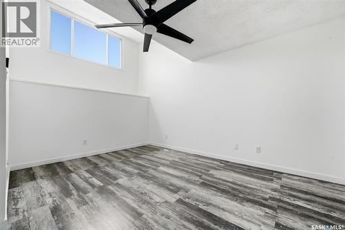 5136 10Th Avenue, Regina, SK - Indoor Photo Showing Other Room