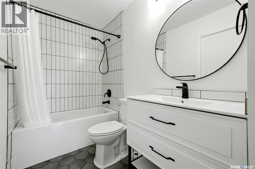 5136 10Th Avenue, Regina, SK - Indoor Photo Showing Bathroom