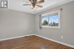 upper bedroom 2 - 