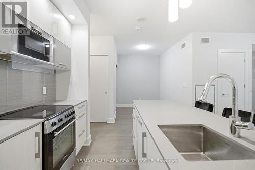 106 - 255 Bay Street, Ottawa, ON - Indoor Photo Showing Kitchen