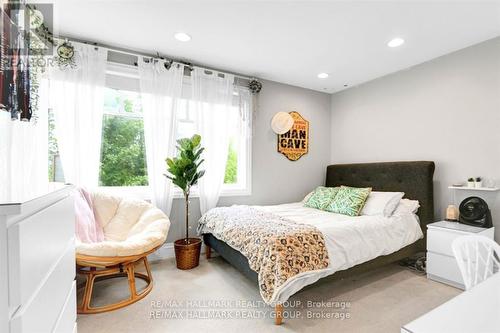 23 Davidson Drive, Ottawa, ON - Indoor Photo Showing Bedroom