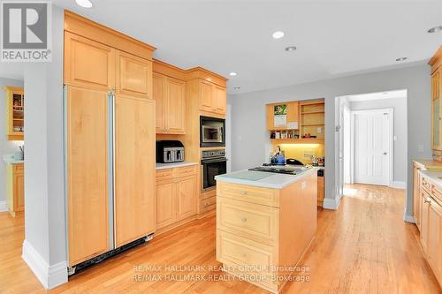 23 Davidson Drive, Ottawa, ON - Indoor Photo Showing Kitchen