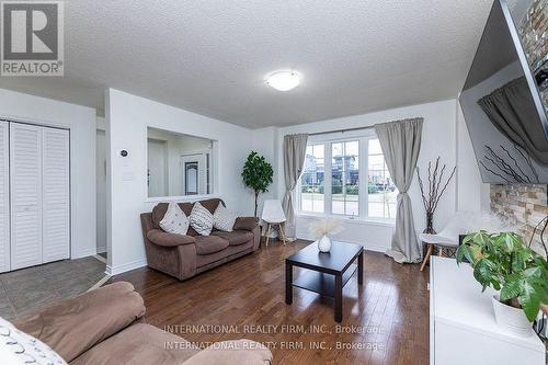 1855 Appleby Line, Burlington, ON - Indoor Photo Showing Living Room